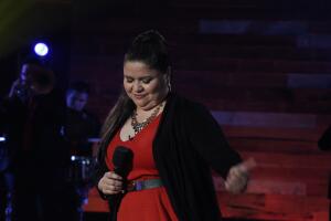 El paso de Olivia por La Reina de la Canción