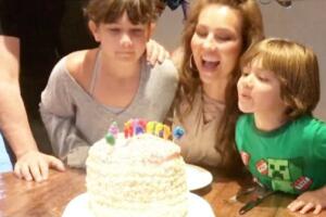 Thalía y sus hijos