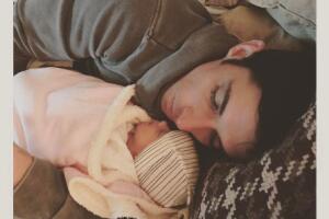 Zuria Vega y su bebé