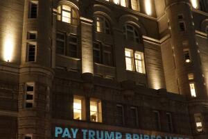 Proyecciones en el hotel trump