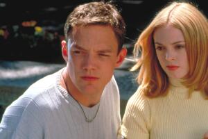 Matthew Lillard es Stuart en ‘Scream’ de 1996. Grosby.jpg