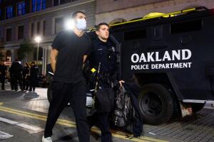 oakland police.jpg