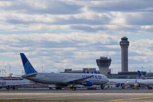 Retrasos de hasta cuatro horas y cancelaciones afectan al aeropuerto de Newark.