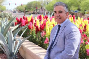 Luis Parra, abogado de Nogales, Arizona. 