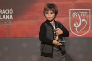 Shakira y Piqué con Milan y Sasha en una entrega de premios.