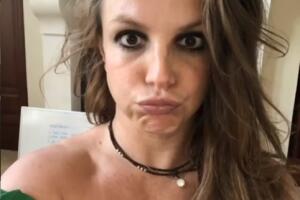 BRITNEY SPEARS SELFIE.jpg