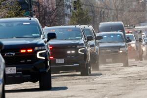  Juez rechaza desestimar caso contra Maduro pese a disputa sobre honorarios legales.