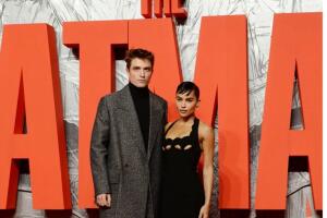 Zoë Kravitz y Robert Pattinson.jpg