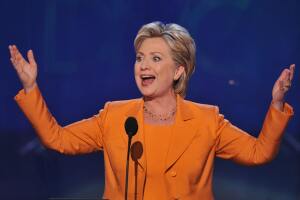 Hilary Clinton da un discurso durante la convención demócrata del 2008 en Denver, Colorado.
