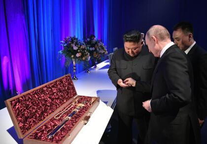 Después de años de aumento de la tensión debido a los programas nuclear y balÃstico de Pyongyang, Kim se reunió en cuatro ocasiones desde marzo de 2018 con el presidente chino, Xi Jinping.