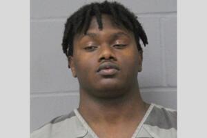 Keshawn French-Burton abuso menores redes sociales travis hays austin texas