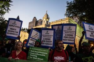 Desamparados marchan hasta City Hall