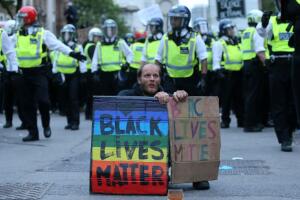 En Reino Unido hubo protestas contra el racismo este domingo.
