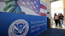 Qué es la H-1B, la visa para profesionales extranjeros que enfrenta a Elon Musk con otros conservadores republicanos