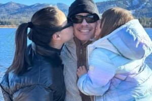 Mauricio Ochmann y sus hijas Lorenza y Kailani
