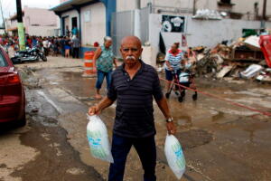 Hombre con hielo en Puerto Rico