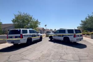 Dos hombres hospitalizados tras tiroteo entre vehículos al este de Phoenix