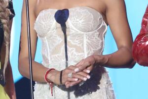 Alejandra Espinoza en Premios Juventud 2017