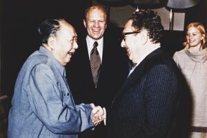 mao_zodong_dictador_chino_gerlad_ford_presidente_estadounidense_y_henry_kissinger_politico_germano-estadounidense_de_origen_judio_.jpg