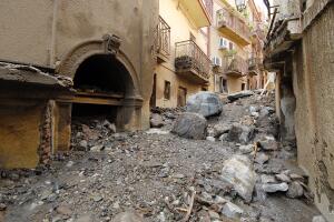 city ââhit by a landslide and a flood