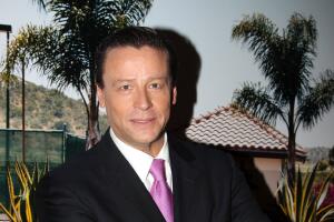 Alfredo-Adame-Cuando me Enamoro-2010.jpeg