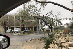 Tornados provocan daños a decenas de viviendas en San Antonio 