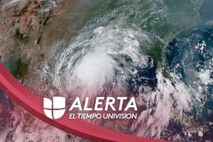 Tormenta tropical Nicholas se acerca a Texas con vientos sostenidos de 60 mph.