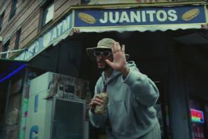 Bad Bunny en el video musical de 'Tití me preguntó'