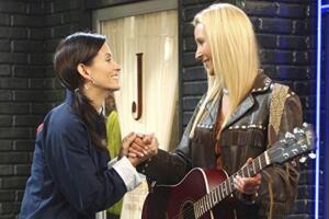 monica-phoebe-friends.jpg