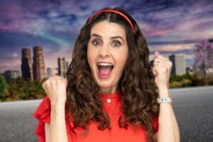 Golpe de Suerte: Mayrín Villanueva da vida a Lupita, un ejemplo de amor y determinación.