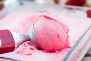 strawberry-frozen-greek-yogurt3srgb.jpg