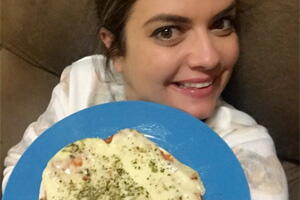 A blogueira Adriana Thyssen  mostra sua receita de pizza light