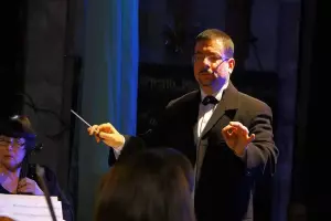 El director de orquesta baleado por tropas rusas.