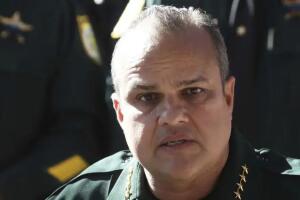 El exalguacil Marcos López enfrenta cargos por crimen organizado; audiencia se realizó por Zoom.