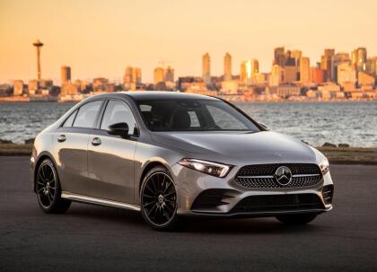 <h3 class="cms-H3-H3"><b>Mercedes-Benz A-Class</b></h3>
<br>
<br>
<b>Precio promedio:</b> 28,555 dólares
<br>
<b>Porcentaje promedio por debajo del valor de mercado: </b>13.0%
<br>
<b>Ahorro promedio:</b> 4,252 dólares