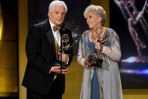 Bill Hayes y su esposa Susan Seaforth-Hayes recibieron un premio especial en los Daytime Emmy Awards en 2018.
