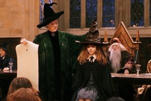 Hermione en el sombrero seleccionador harry potter.jpg
