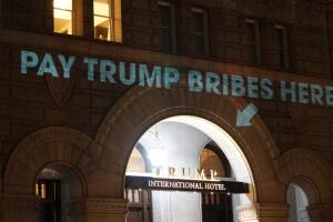 Proyecciones en el hotel trump