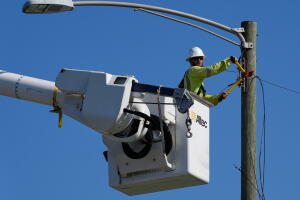 Qué hacer ante un corte de electricidad por el nor’easter en el noreste de EE.UU.