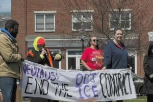 Denuncian racismo y negligencia en cárcel del Condado de Orange utilizada por ICE.