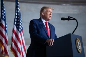 El presidente de Estados Unidos, Donald Trump, habla durante la Conferencia de la Casa Blanca sobre Historia Estadounidense en los Archivos Nacionales en Washington, DC, el 17 de septiembre de 2020.