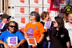 Feto puede ser considerado un "ser humano no nacido" en panfleto sobre aborto en Arizona