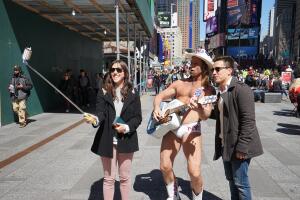 La Ciudad vs. Personajes de Times Square 