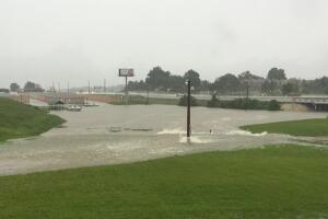 Pequeños poblados al norte de Houston sufren inundaciones tras las torrenciales lluvias: Conroe, Willis, Tomball, Brenham y Pinehurs 