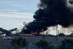 incendio-bodega-metal-chatarra-San-Antonio