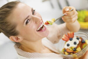 cafe-manha-salada-frutas.jpg