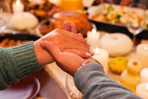 cómo las familias hispanas mantienen vivas sus tradiciones