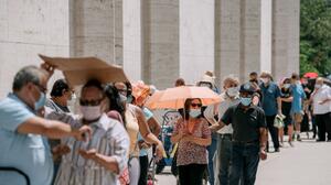 Demócratas acuerdan dejar en $300 el subsidio por desempleo