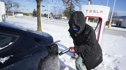 Lo que hay que saber sobre cómo afecta la ola de frío polar la capacidad de carga de los autos eléctricos
