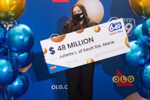 Juliette Lamour, la ganadora del premio mayor más joven de Gold Ball
